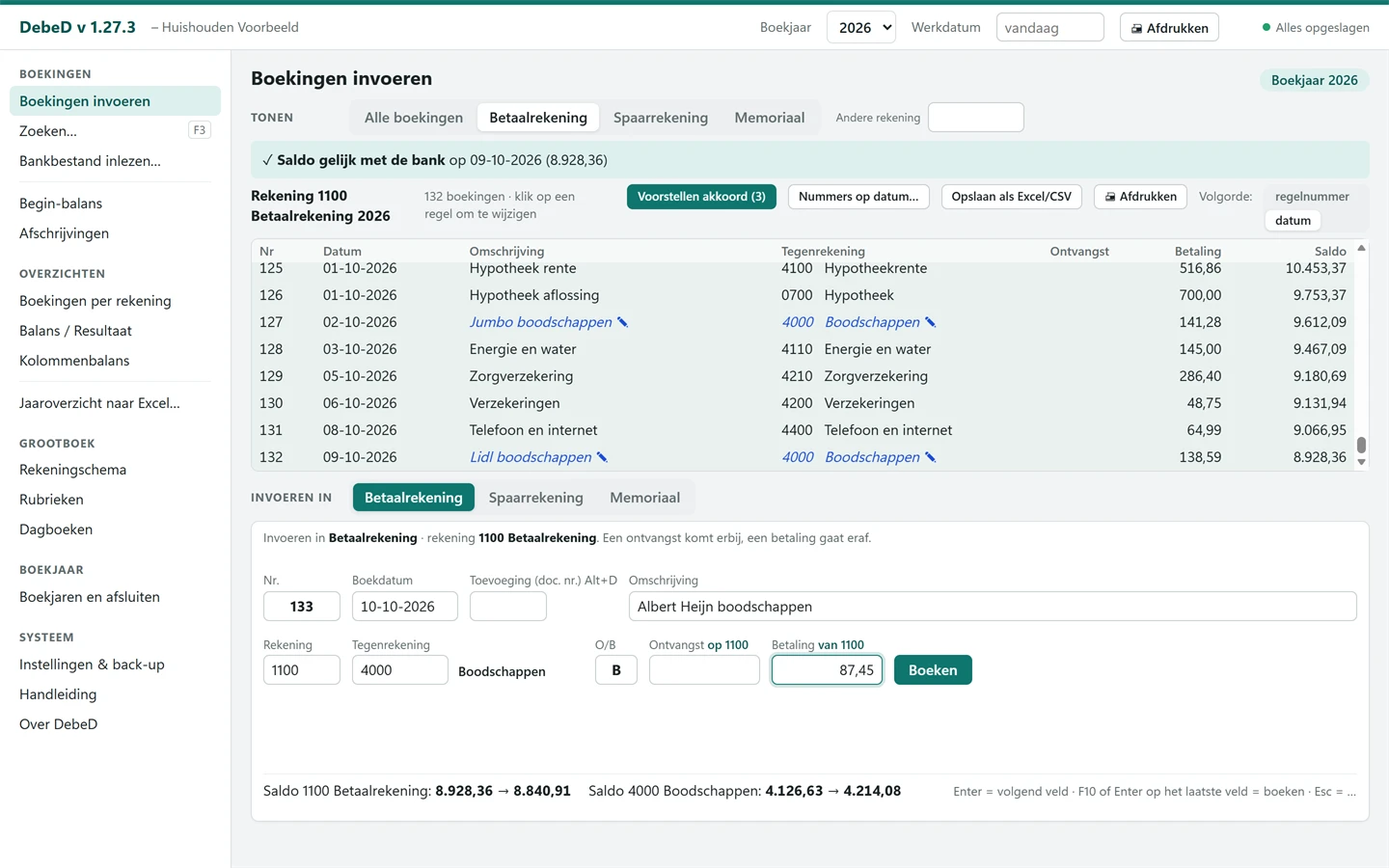 Het scherm Boekingen invoeren van DebeD: bovenaan de melding dat het saldo gelijk is met de bank, daaronder de boekingen van de betaalrekening met lopend saldo, en onderaan het invoervak met een nieuwe boeking voor boodschappen.
